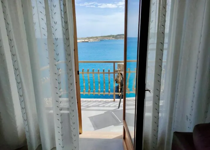 Daire Aurora House *